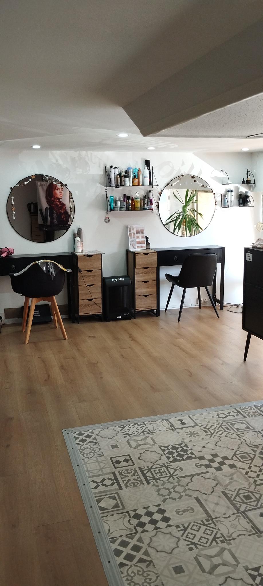 Espace coiffure moderne et épuré
